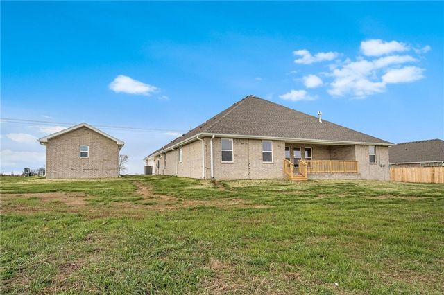 9018 S Pleasant Valley Road, Gentry, AR 72734