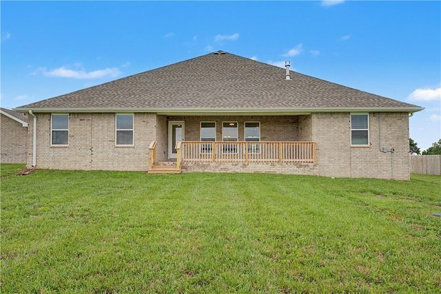 9018 S Pleasant Valley Road, Gentry, AR 72734