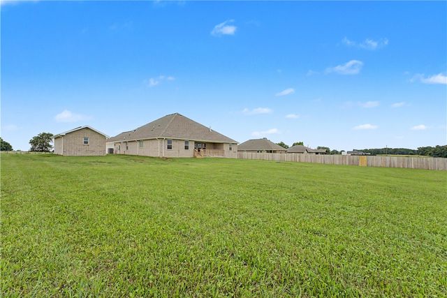 9018 S Pleasant Valley Road, Gentry, AR 72734