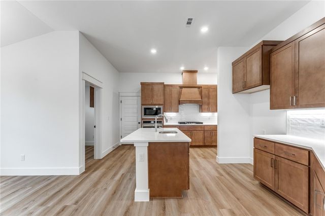 9018 S Pleasant Valley Road, Gentry, AR 72734