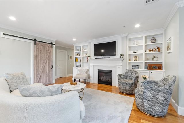 76 South Ave 201, Natick, MA 01760