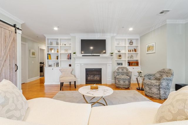 76 South Ave 201, Natick, MA 01760