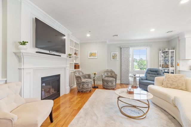 76 South Ave 201, Natick, MA 01760