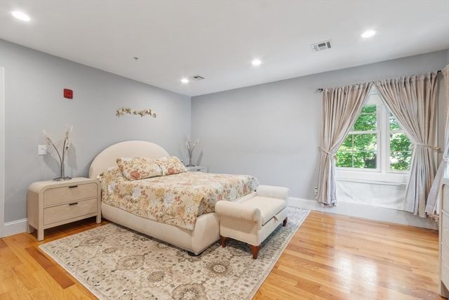 76 South Ave 201, Natick, MA 01760
