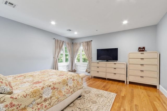 76 South Ave 201, Natick, MA 01760