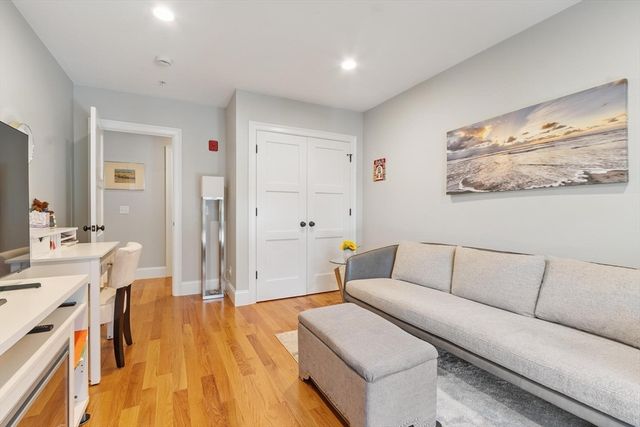 76 South Ave 201, Natick, MA 01760