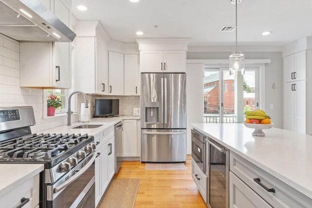 76 South Ave 201, Natick, MA 01760