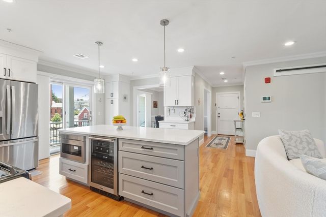 76 South Ave 201, Natick, MA 01760