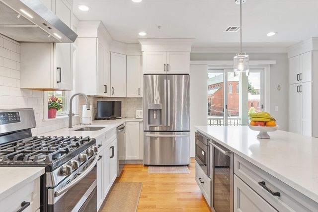 76 South Ave 201, Natick, MA 01760