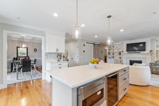 76 South Ave 201, Natick, MA 01760
