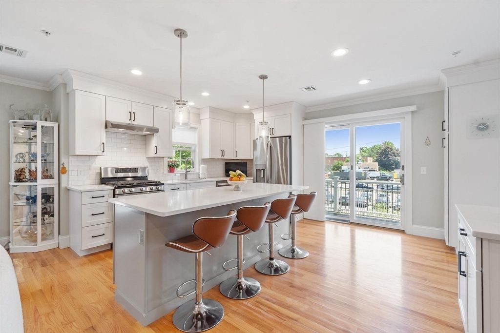 76 South Ave 201, Natick, MA 01760