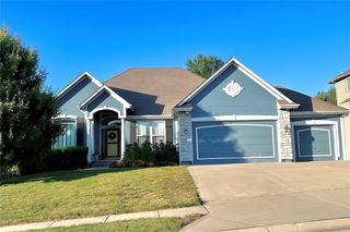 806 Creekmoor Pond Lane, Raymore, MO 64083