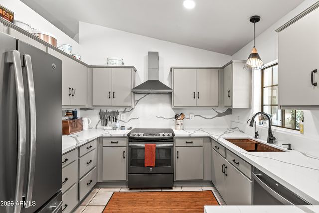 18221 N 42ND Street, Phoenix, AZ 85032