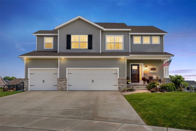 2118 Wycliffe Court SW, Cedar Rapids, IA 52404