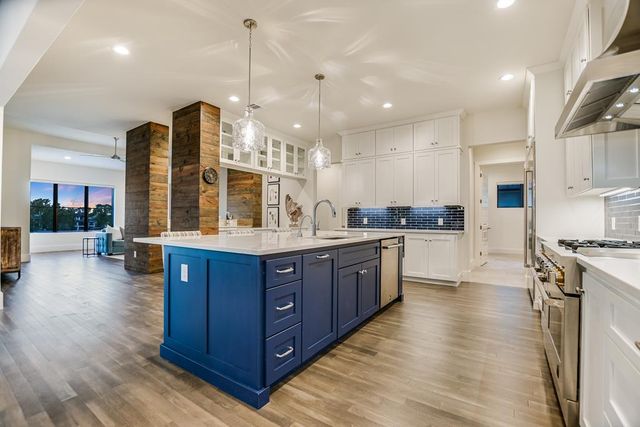 209 Houdini Way, Kingsland, TX 78639