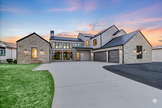 209 Houdini Way, Kingsland, TX 78639