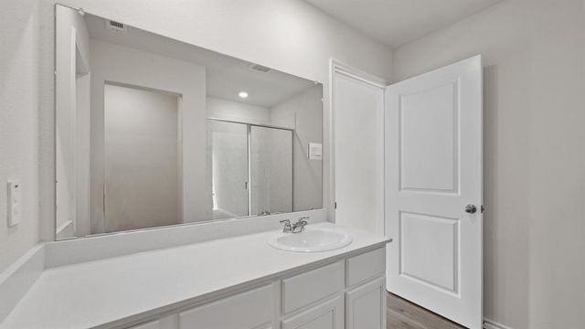 10521 Red Thistle Drive, Oklahoma City, OK 73114