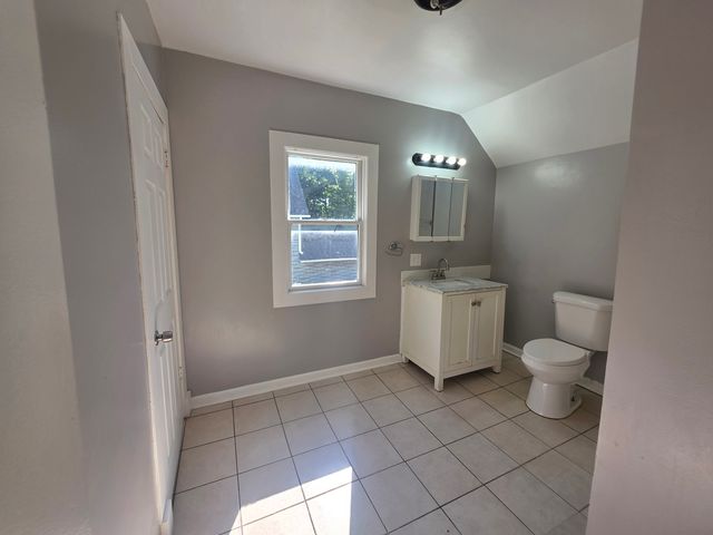 205 S Park Avenue, Waukegan, IL 60085