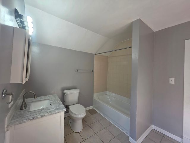205 S Park Avenue, Waukegan, IL 60085