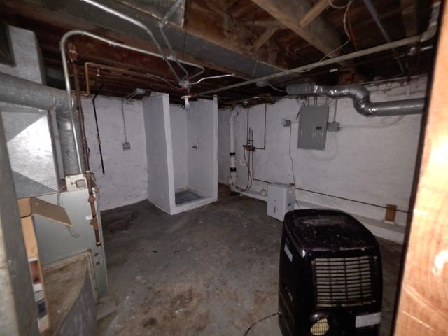 205 S Park Avenue, Waukegan, IL 60085