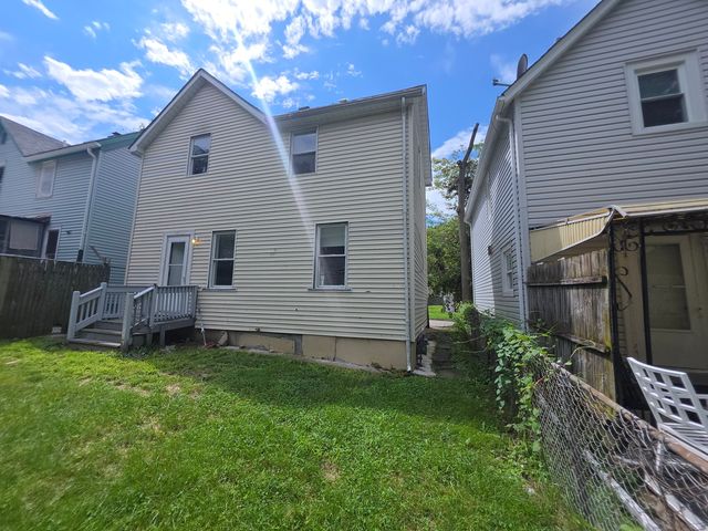 205 S Park Avenue, Waukegan, IL 60085