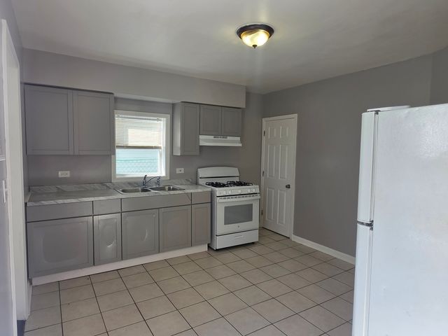 205 S Park Avenue, Waukegan, IL 60085