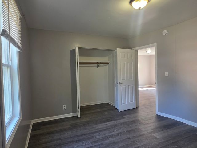 205 S Park Avenue, Waukegan, IL 60085