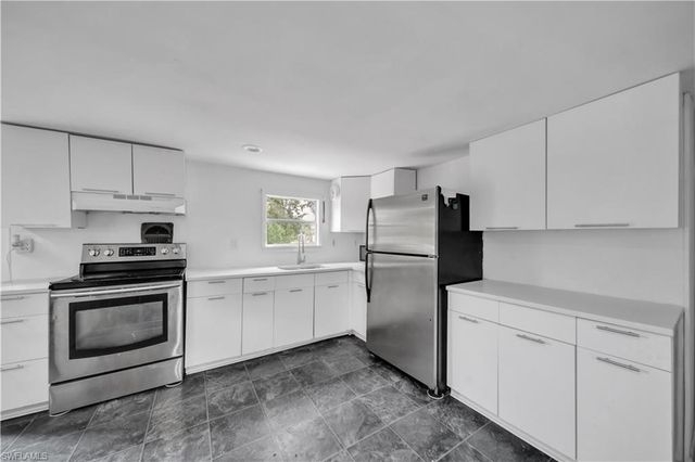8106 Penny DR, North Fort Myers, FL 33917