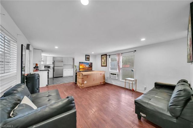 8106 Penny DR, North Fort Myers, FL 33917