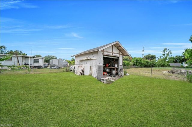 8106 Penny DR, North Fort Myers, FL 33917