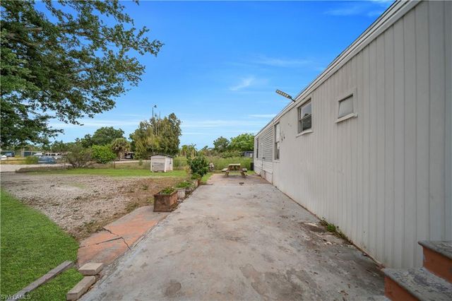 8106 Penny DR, North Fort Myers, FL 33917