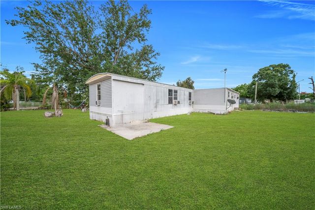 8106 Penny DR, North Fort Myers, FL 33917