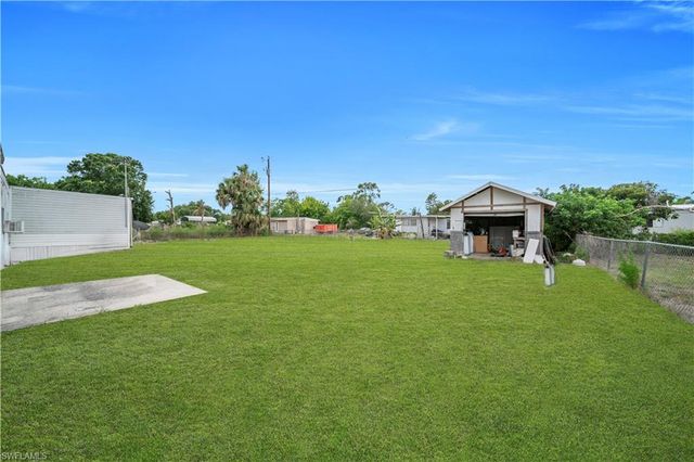 8106 Penny DR, North Fort Myers, FL 33917