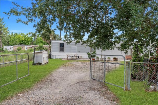 8106 Penny DR, North Fort Myers, FL 33917