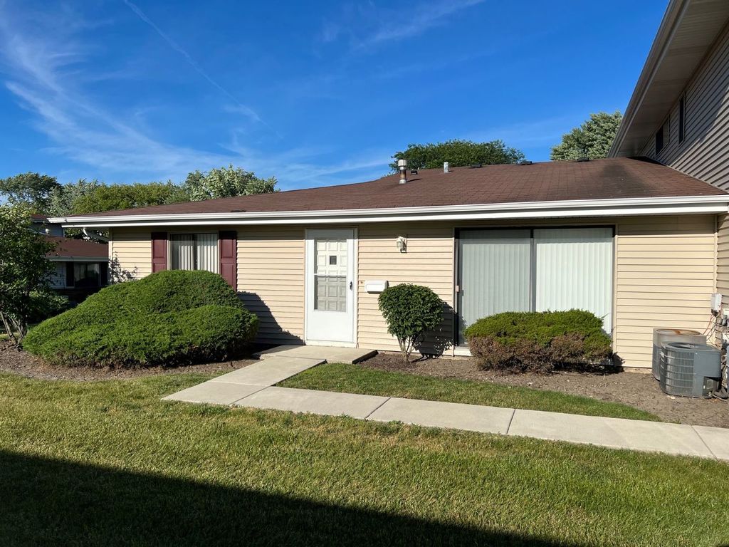 1312 Wakeby Lane 1312, Schaumburg, IL 60193