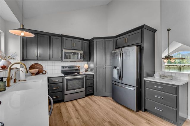 33046 W 88th Terrace, De Soto, KS 66018