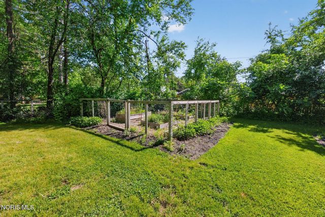 4232 Vineyard Road, Toledo, OH 43623