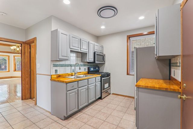 1226 W 77th Street, Chicago, IL 60620