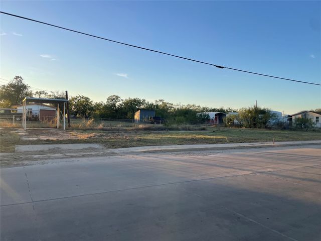 1001 N Parks Street, Breckenridge, TX 76424