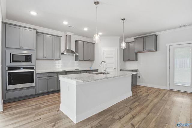 101 Brighton Lake Court, New Market, AL 35761