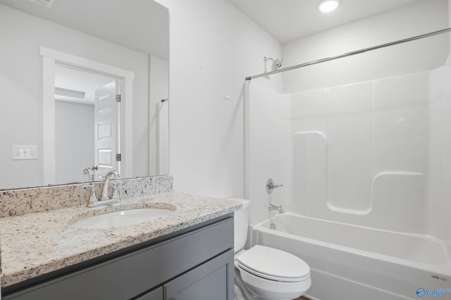 101 Brighton Lake Court, New Market, AL 35761