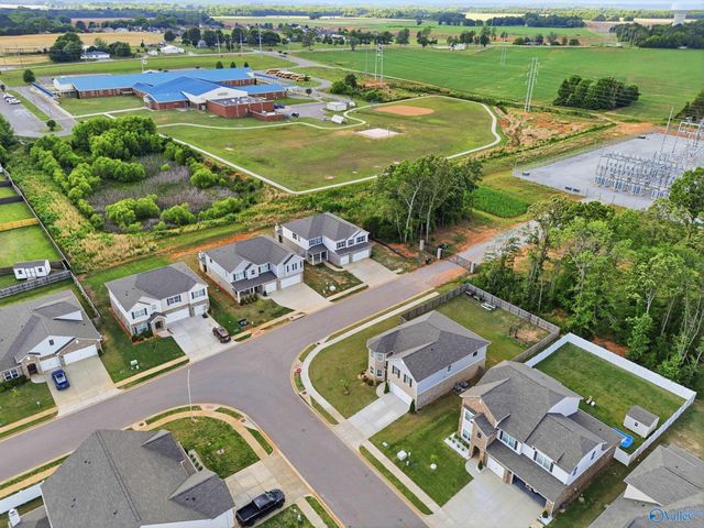101 Brighton Lake Court, New Market, AL 35761