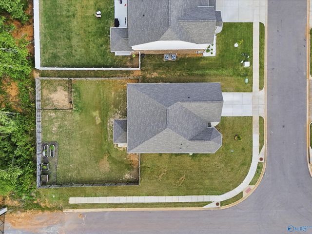 101 Brighton Lake Court, New Market, AL 35761