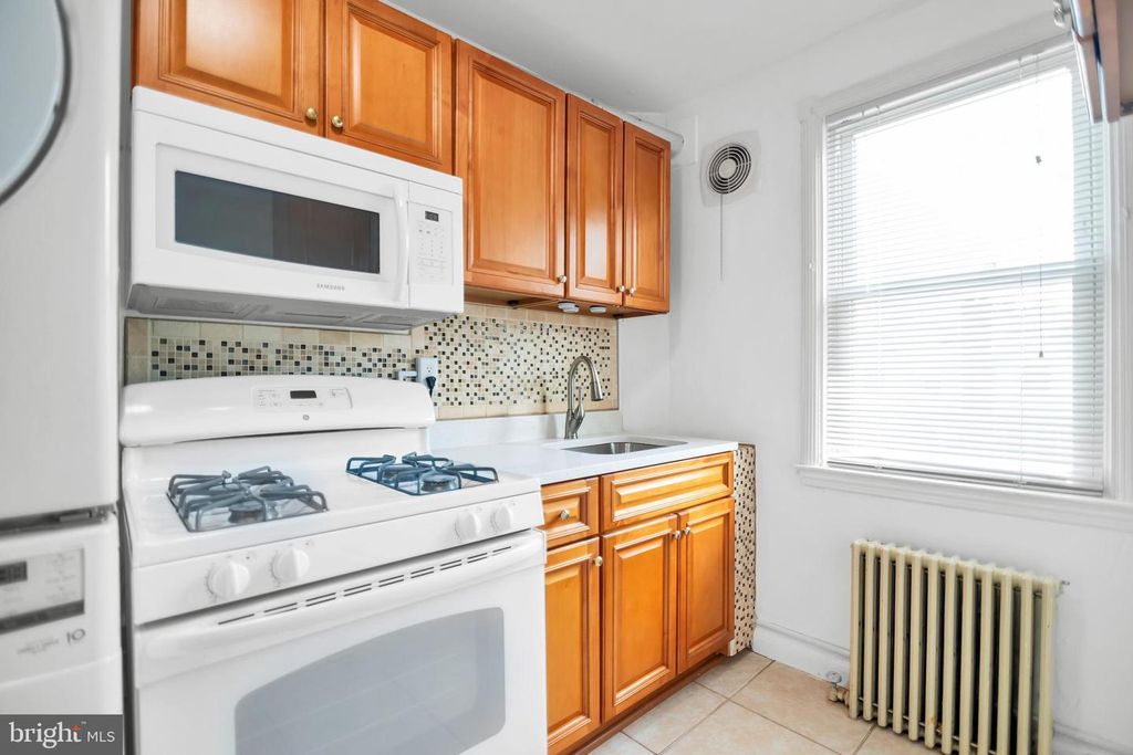 21 SHADY NOOK AVE, Baltimore, MD 21228