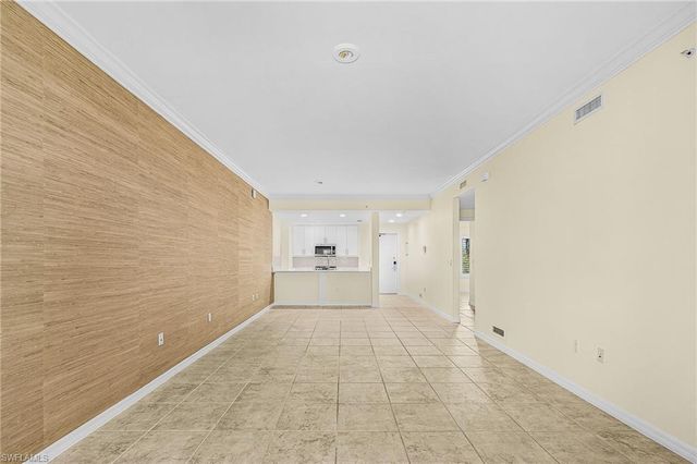 221 9th ST S 301, Naples, FL 34102