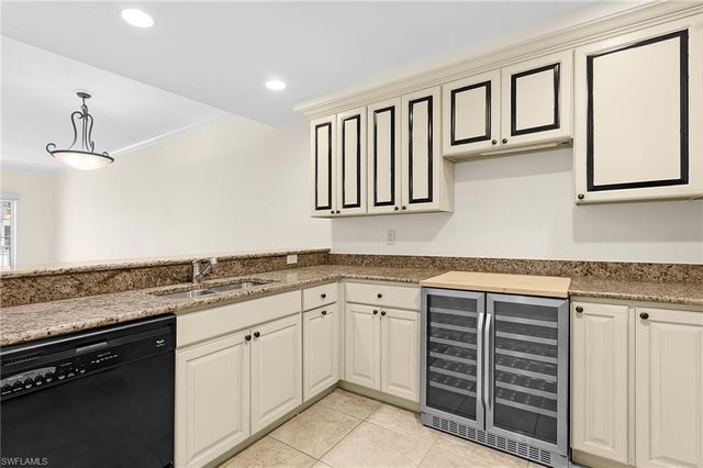 221 9th ST S 301, Naples, FL 34102