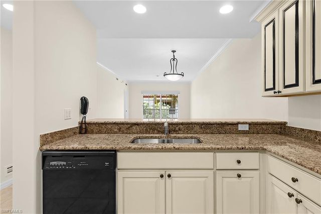 221 9th ST S 301, Naples, FL 34102