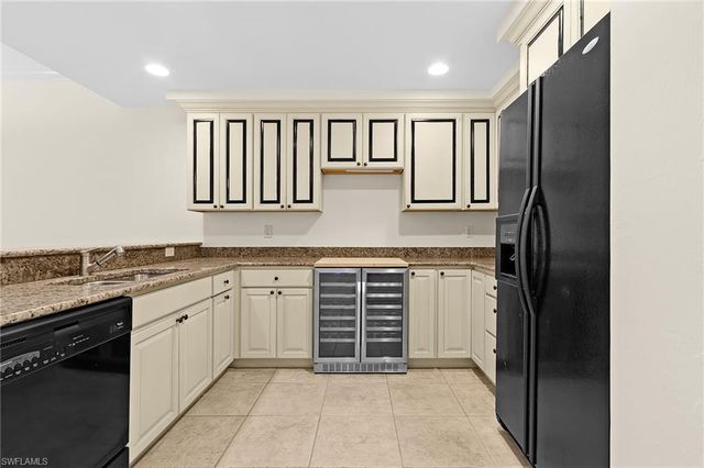 221 9th ST S 301, Naples, FL 34102