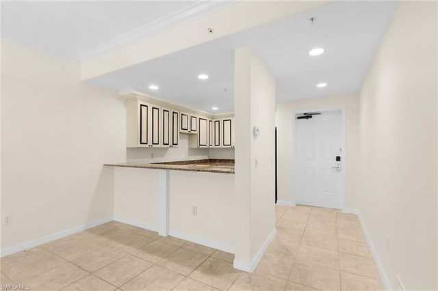221 9th ST S 301, Naples, FL 34102