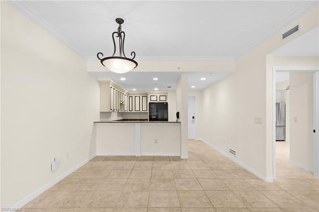 221 9th ST S 301, Naples, FL 34102